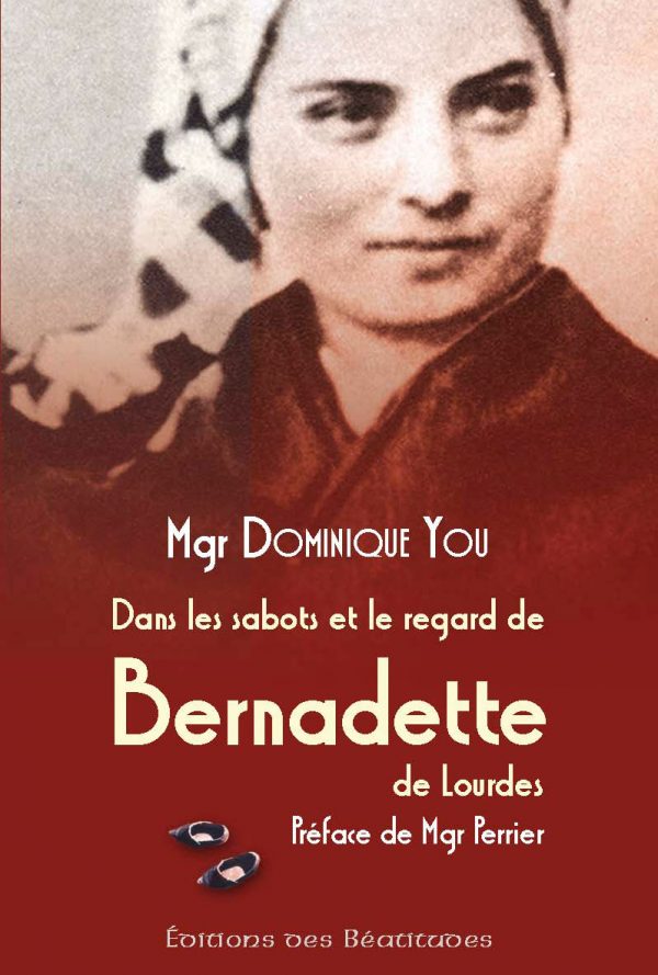 Dans les sabots et le regard de Bernadette de Lourdes